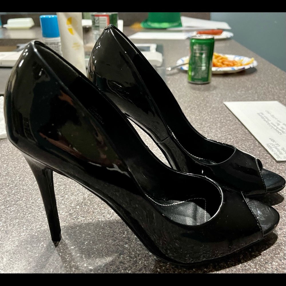 NWOT: Charles David peep toe heels